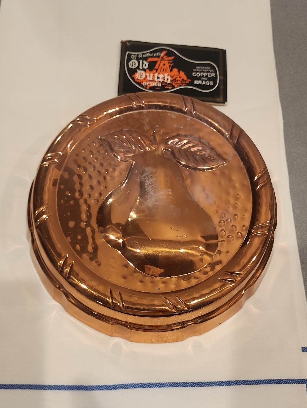 Old Dutch International Copper-Tone Decorative Pear Mold